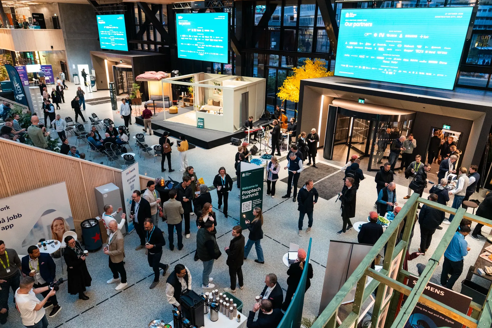 Attendees arriving in the entrance hall at Construction City for Oslo Proptech Summit 2026