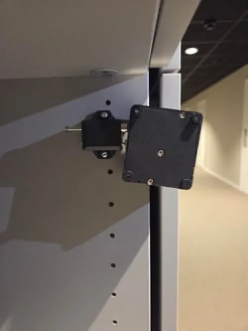Loose lock assembly on a smart locker