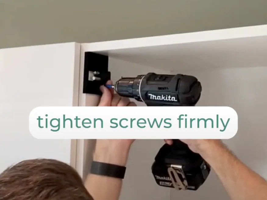 Screws tightened on the template